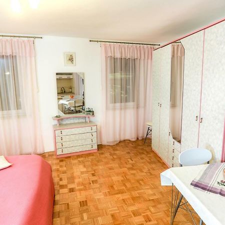 Apartments Pyros Pirano Esterno foto