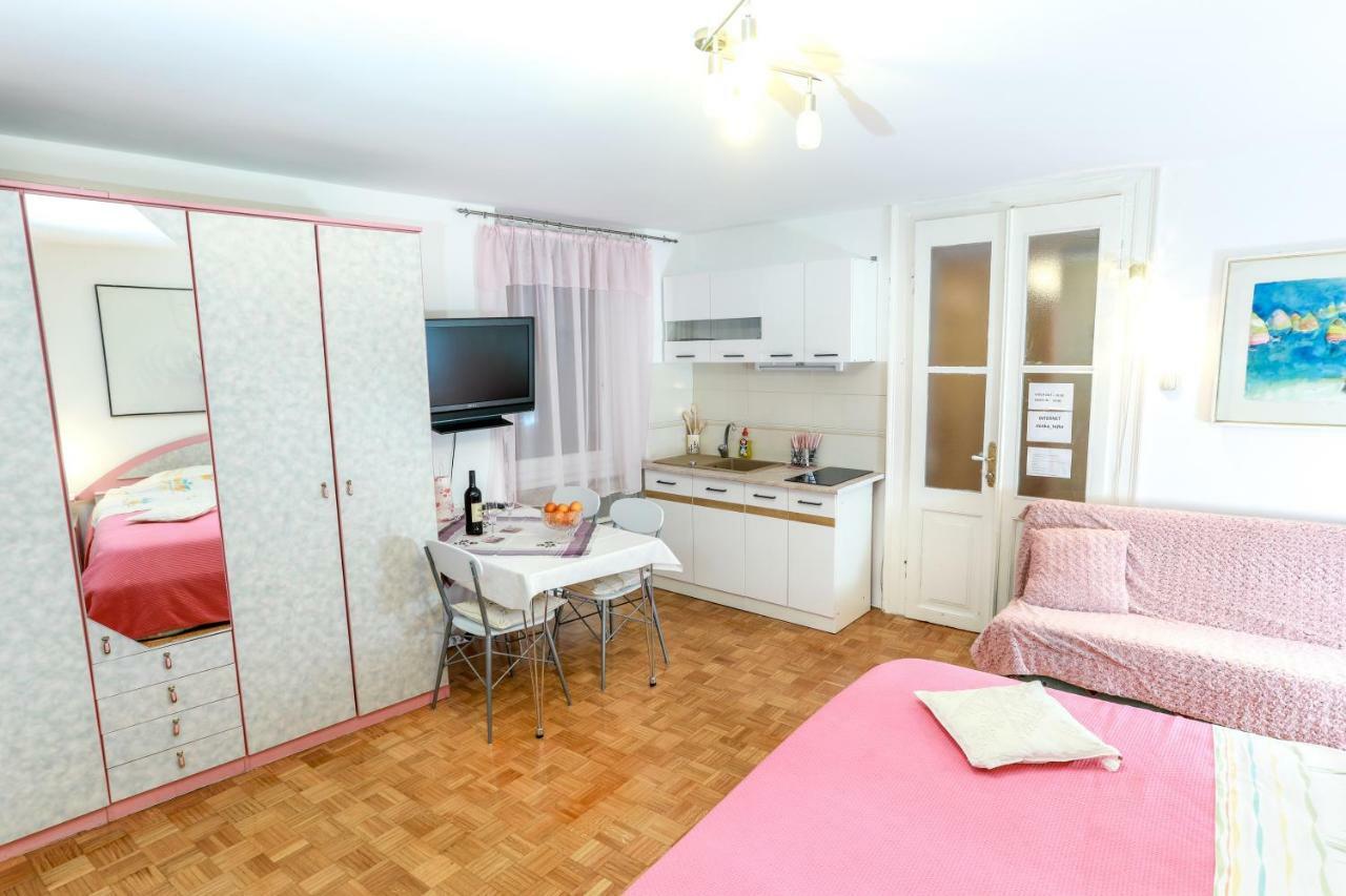Apartments Pyros Pirano Esterno foto